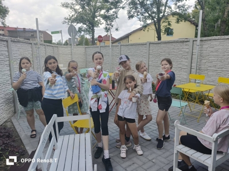 Klasa 3a powitała lato u „Pani Lodzi”