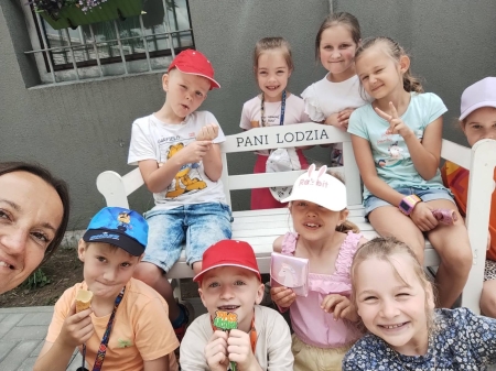 Pożegnalny spacer na lody klasy 1a