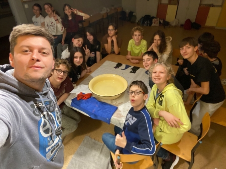 Niezapomniany wieczór andrzejkowy w klasie 7b 