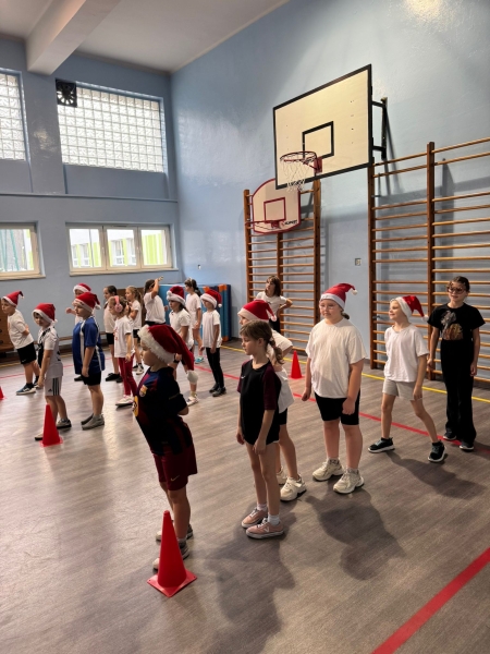 Mikołajkowy turniej sportowy klasy 3a i 3b 