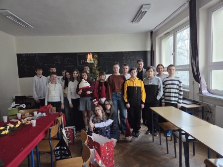 Klasa 8a również życzy wszystkim Wesołych Świąt!