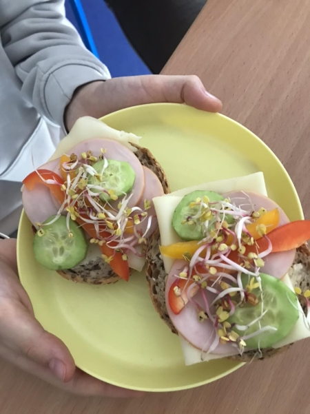 Zdrowie na talerzu w wykonaniu uczniów klasy 4a