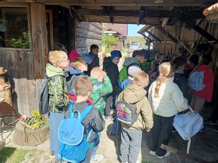 1A z wizytą w Chlebowej Chacie w Górkach Małych