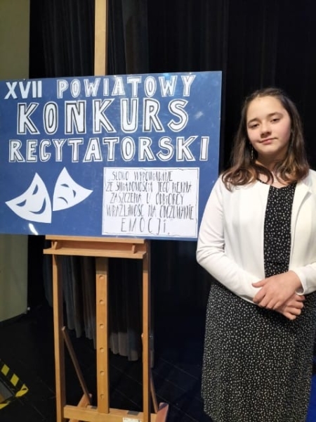 Ania  Pyszny z 6 a reprezentowała radlińskie szkoły na Powiatowym Konkursie Recytatorskim.